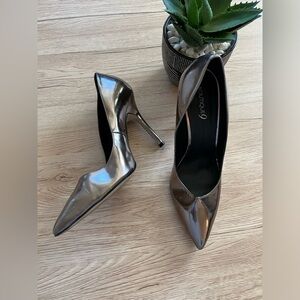 Boutique9 Metallic Bronze Heels